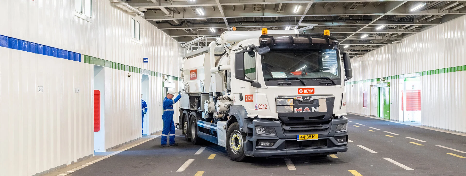 REYM beschikt over combivoertuigen voor zowel vacuüm als hogedruk reiniging