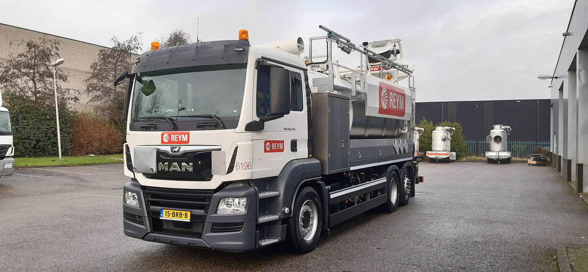 Eén wagen voor hogedruk- en vacuümwerkzaamheden // REYM